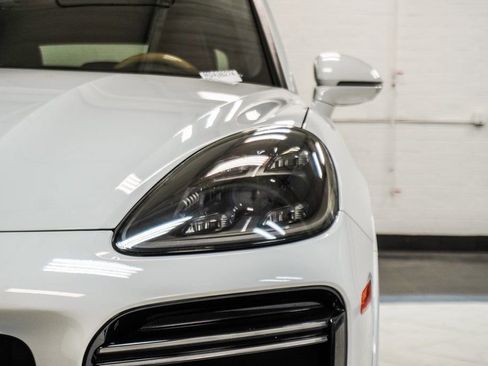 Used 2021 Porsche Cayenne Turbo image 15