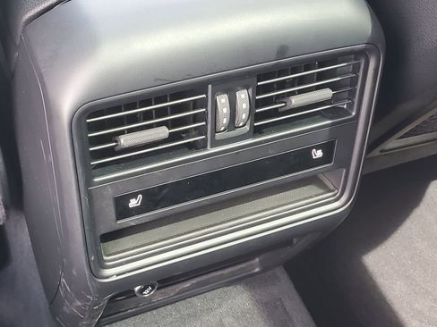 Used 2024 Porsche Cayenne AWD/4WD image 12