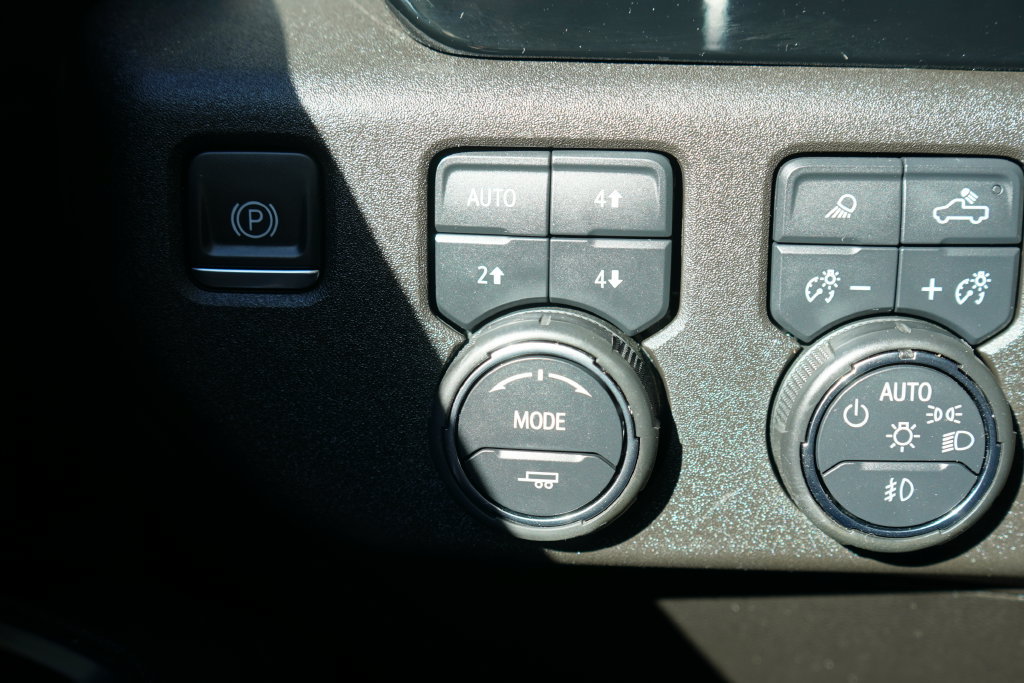 Used 2024 Chevrolet Silverado 3500 LTZ w/ LTZ Convenience Package AWD/4WD image 19