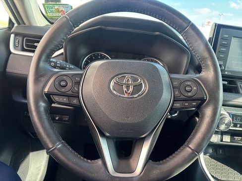 Used 2020 Toyota RAV4 XLE Premium image 20