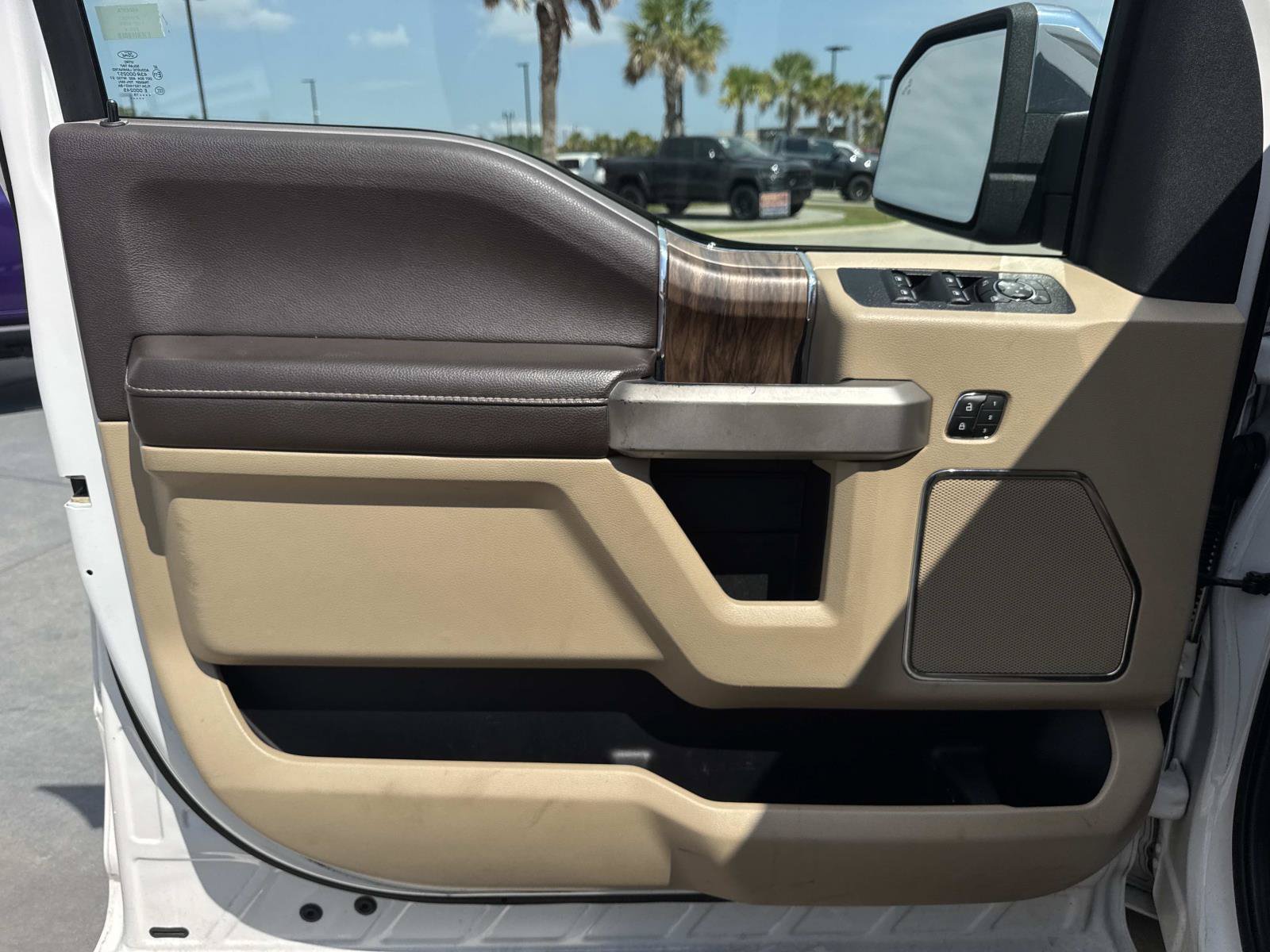Used 2019 Ford F150 Lariat w/ Equipment Group 502A Luxury AWD/4WD image 19