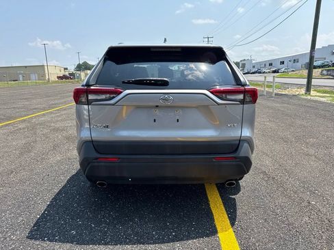 Used 2020 Toyota RAV4 XLE Premium FWD image 4
