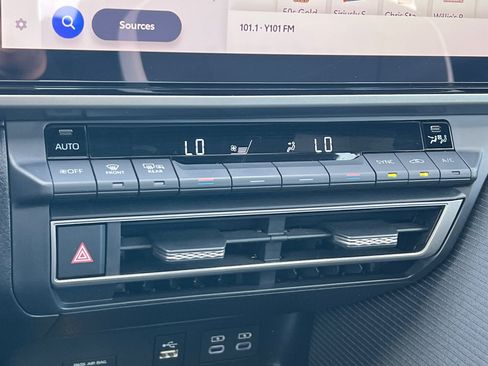 Used 2025 Toyota Camry SE w/ Multimedia Upgrade Package FWD image 19