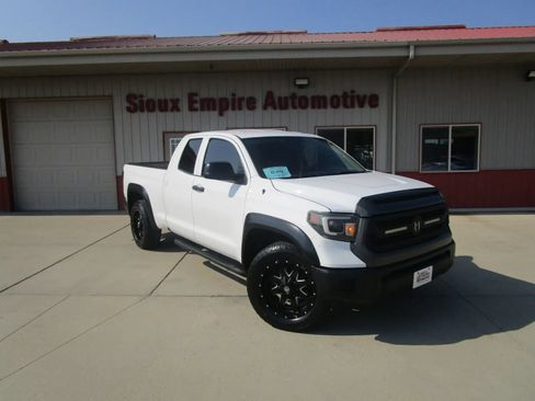 Used 2017 Toyota Tundra SR RWD image 1