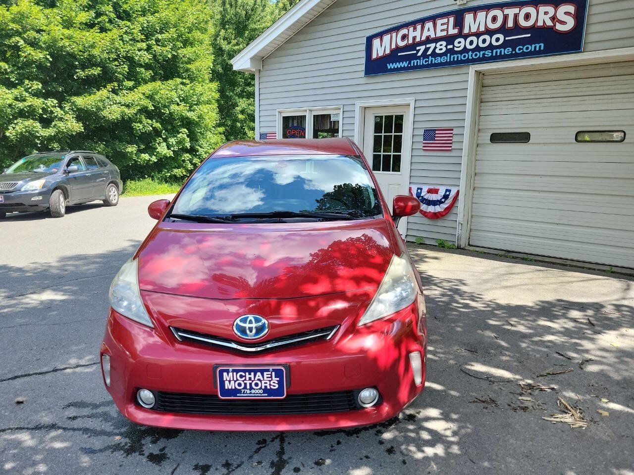 Used 2013 Toyota Prius V Five FWD image 2