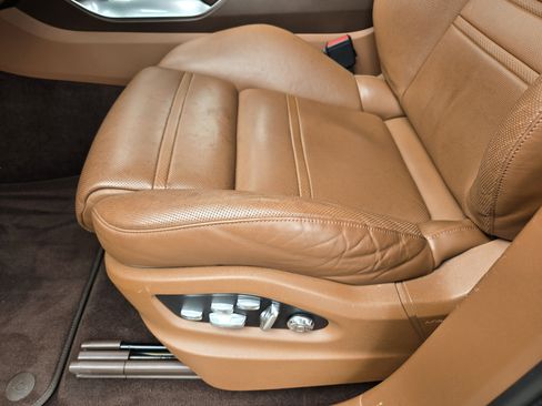 Used 2019 Porsche Cayenne Turbo image 18