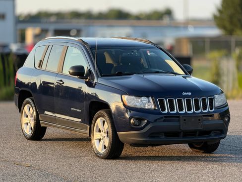 Used 2013 Jeep Compass Latitude AWD/4WD image 1