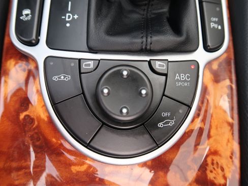 Used 2011 Mercedes-Benz SL 550 image 21