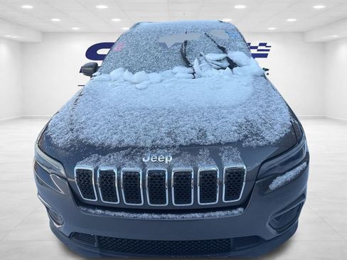 Used 2019 Jeep Cherokee Latitude Plus w/ Comfort/Convenience Group image 2