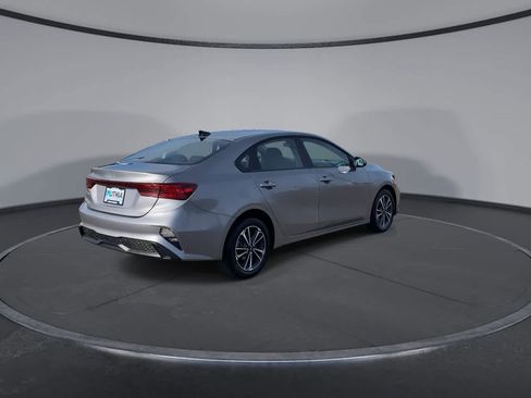 Used 2024 Kia Forte LXS image 8