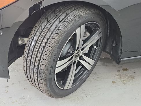 Used 2025 Mercedes-Benz C 300 Sedan image 32