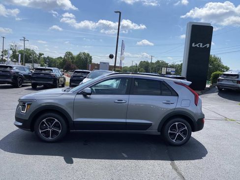 New 2026 Kia Niro LX FWD image 2