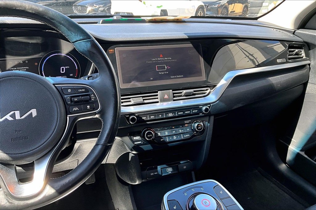 Used 2022 Kia Niro EX FWD image 10