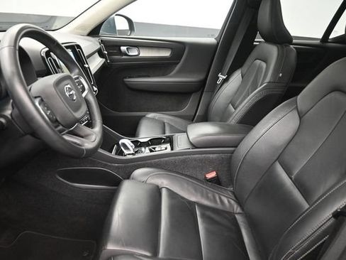 Used 2023 Volvo XC40 B4 Ultimate FWD image 16