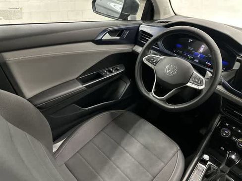 Used 2024 Volkswagen Taos SE FWD image 12