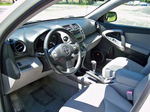 Used 2008 Toyota RAV4 Limited AWD/4WD image 17
