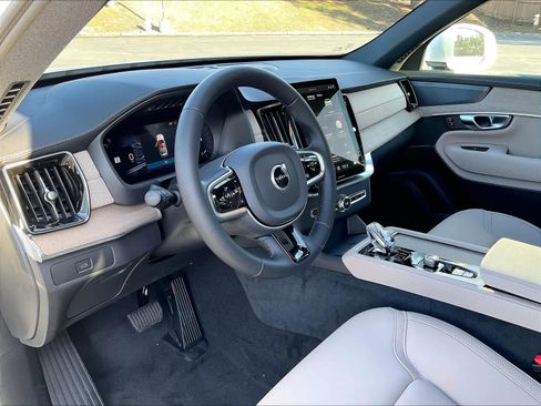 New 2026 Volvo XC90 B6 Plus w/ Protection Package Premier image 8