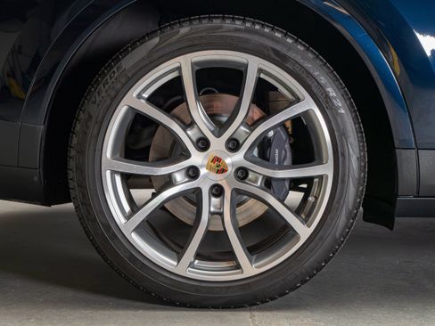 Certified 2023 Porsche Cayenne Platinum Edition AWD/4WD image 13