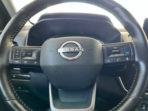 Used 2025 Nissan Rogue SV FWD image 30