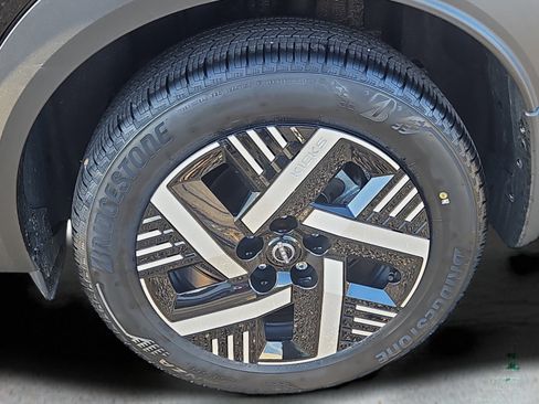 Certified 2025 Nissan Kicks SV image 20