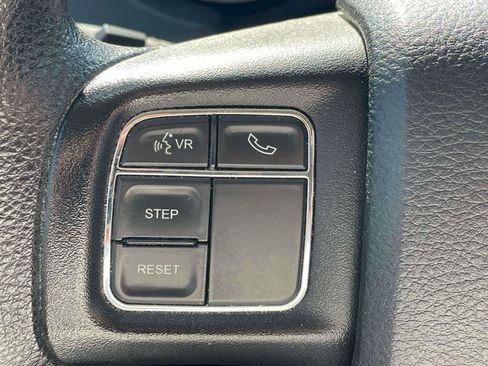 Used 2018 Dodge Grand Caravan SE w/ UConnect Hands-Free Group FWD image 17