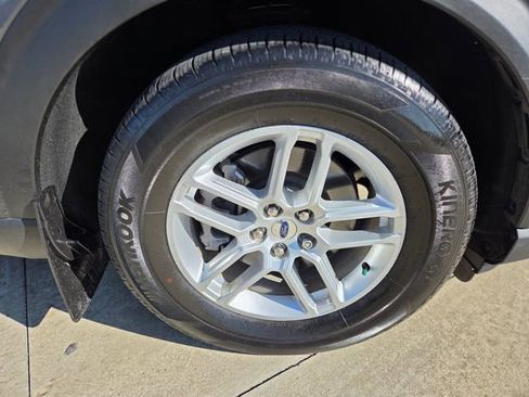 Used 2025 Ford Explorer Active w/ Active Comfort Package image 14