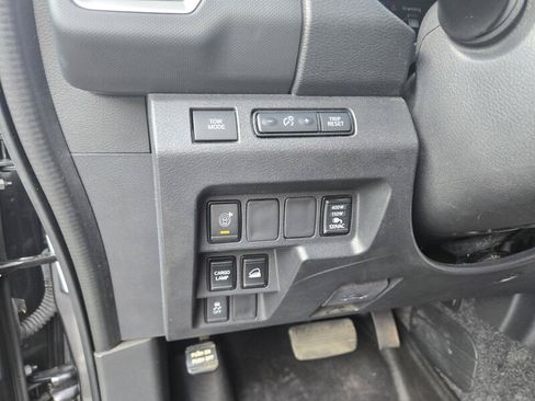 Used 2022 Nissan Frontier SV AWD/4WD image 12