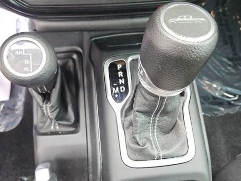 Used 2022 Jeep Gladiator Overland w/ Cold Weather Group AWD/4WD image 21