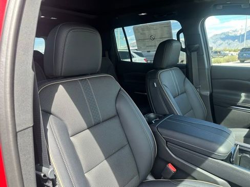 New 2026 Chevrolet Traverse High Country w/ LPO, Floor Liner Package AWD/4WD image 18