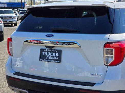 Used 2023 Ford Explorer XLT AWD/4WD image 14