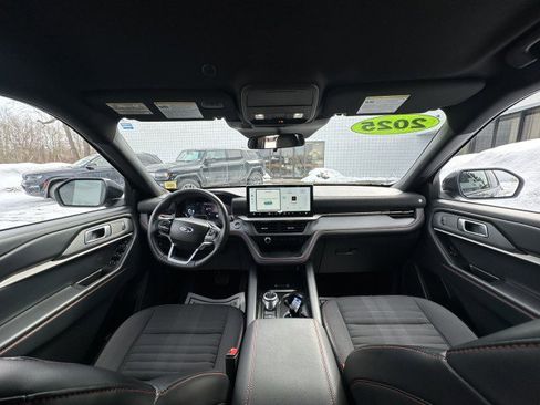 Used 2025 Ford Explorer ST-Line image 18