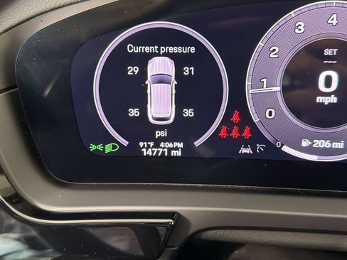 Certified 2024 Porsche Cayenne AWD/4WD image 22