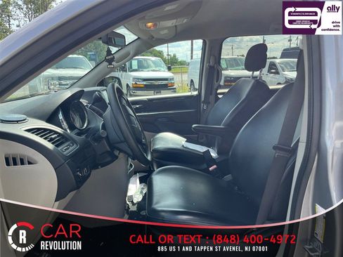 Used 2019 Dodge Grand Caravan SE FWD image 12