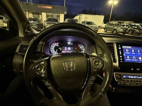 Used 2016 Honda Pilot Touring image 25