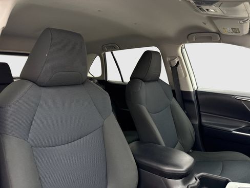 Used 2023 Toyota RAV4 LE FWD image 39