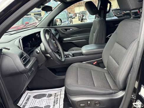 Used 2025 Chevrolet Traverse LT AWD/4WD image 8