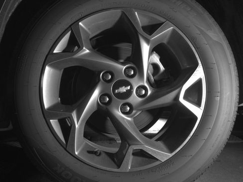 Used 2025 Chevrolet Trax LT FWD image 14