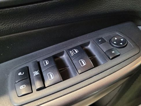 Used 2019 Jeep Cherokee Latitude w/ Popular Appearance Group image 27