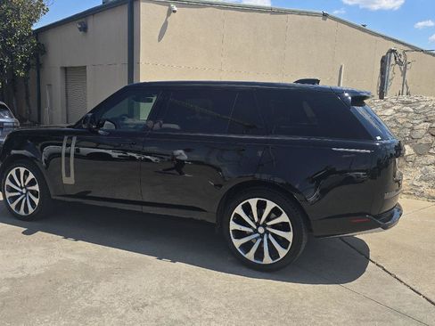 Certified 2025 Land Rover Range Rover Long Wheelbase SE AWD/4WD image 2