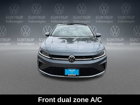 Used 2025 Volkswagen Jetta SE w/ Sunroof Package FWD image 10