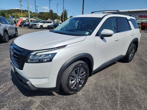 New 2025 Nissan Pathfinder SV w/ Black Appearance Package image 4