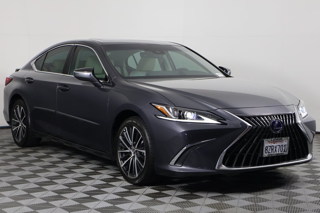Certified 2022 Lexus ES 300h w/ Premium Package FWD image 3
