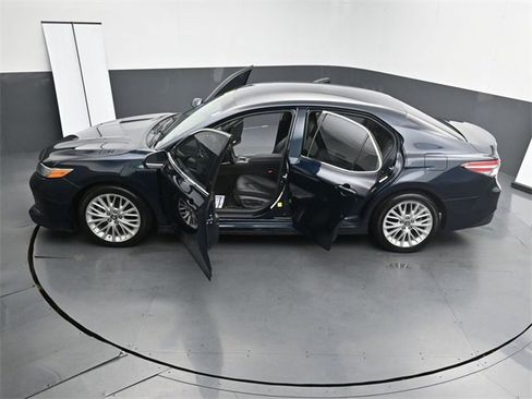 Used 2018 Toyota Camry L image 32