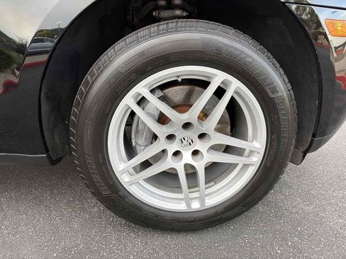 Used 2018 Porsche Macan image 30