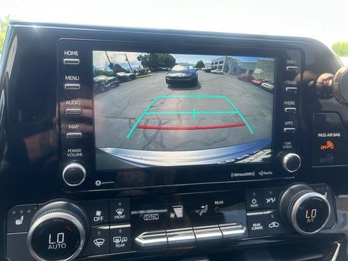 Used 2021 Toyota Highlander XLE FWD image 23