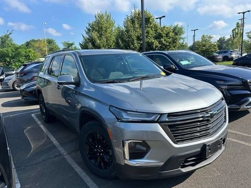 Used 2023 Chevrolet Traverse LT w/ Midnight/Sport Edition AWD/4WD image 2