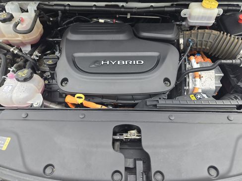 Used 2024 Chrysler Pacifica Select image 35