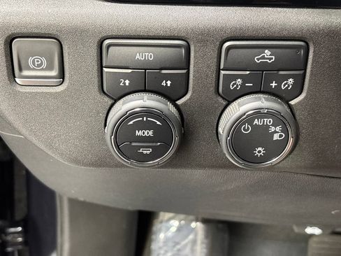 Used 2023 Chevrolet Silverado 1500 LT AWD/4WD image 29