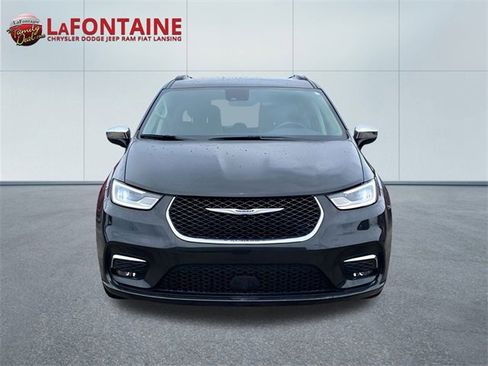 Used 2023 Chrysler Pacifica Limited image 2