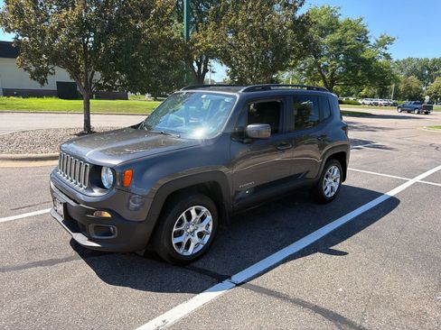 Used 2017 Jeep Renegade Latitude w/ Cold Weather Group AWD/4WD image 2